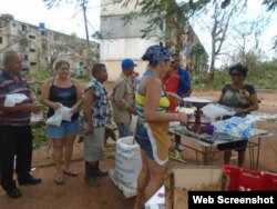 Venta de alimentos en la localidad de Cubitas, tras el paso del huracán Irma. (Foto: Radio Cubitas)