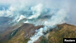 El humo del incendio forestal en Pinares de Mayarí, Cuba, visto el 23 de febrero de 2023. REUTERS/Juan Pablo Carreras/File Photo