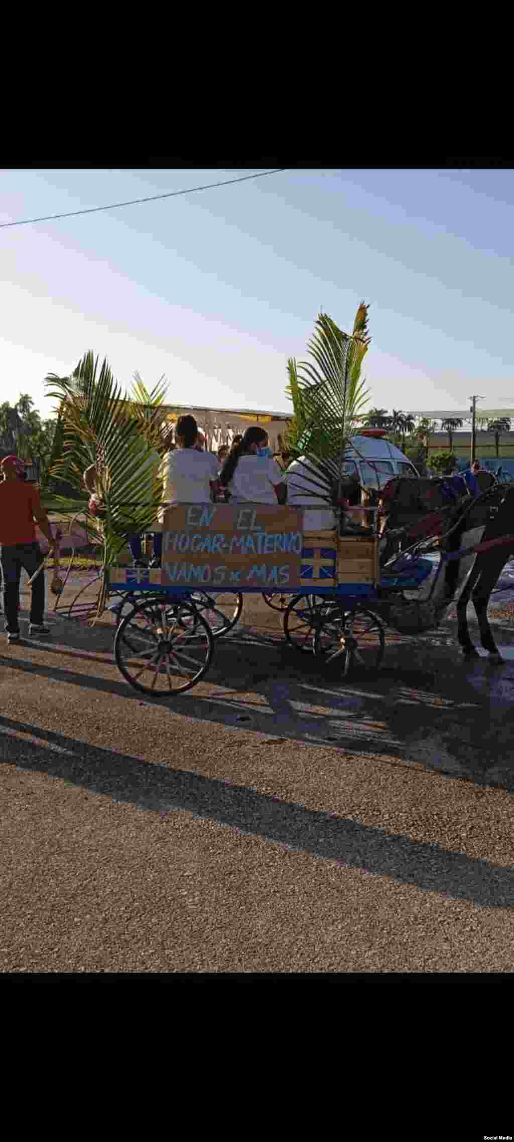 En una carroza tirada por caballos, este hogar Materno de Ciego de &#193;vila estuvo presente en el desfile. (Foto: Facebook/Yamisleidis Morera)
