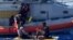 Un equipo de la estación de la Guardia Costera de Key West rescató a dos personas de una balsa flotante (Foto: Guardia Costera de EEUU)