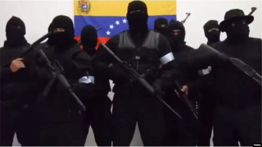 Militares llamaron en un video publicado en Twitter a mantener las protestas en las calles de Venezuela. 