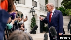 El presidente de EEUU, Donald Trump, habla con periodistas en la Casa Blanca, en Washington D.C., el 8 de mayo de 2026.