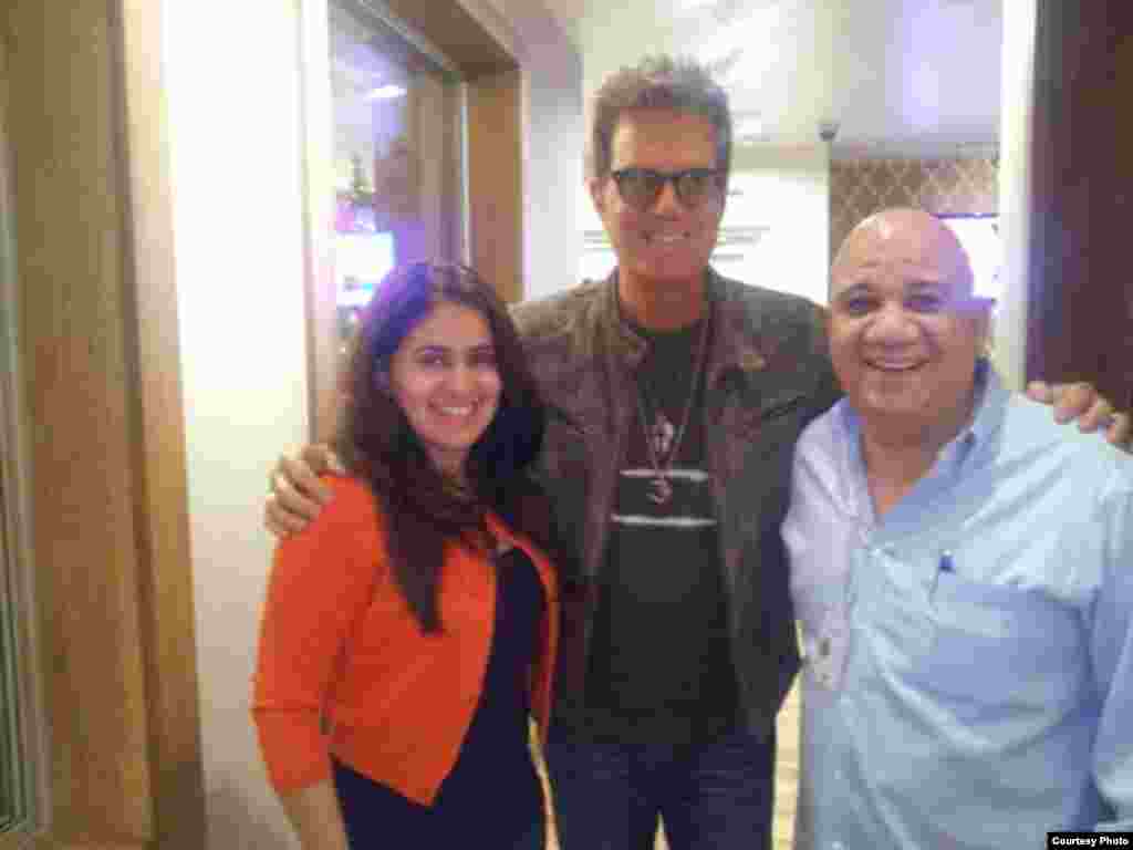 En los estudios de Eventus, donde grabamos el programa con el cantante Willy Chirino.