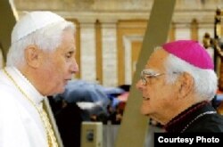 Su Santidad Benedicto XVI con Monseñor Del Castillo en Santiago de Cuba