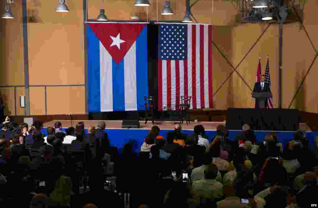Obama asegura que la economía cubana "está empezando a cambiar". 
