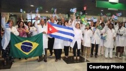 Galenos cubanos llegan a Brasil para participar en el programa "Más Médicos". (Foto:Archivo)