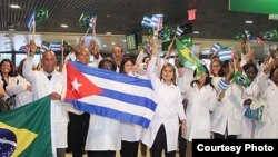 Médicos cubanos llegan a Brasil. Más de 11.800 trabajan ya en ese país.