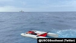 Embarcación en la que viajaban balseros cubanos detenidos por la Guardia Costera de EEUU. (Foto: Twitter/@USCGSoutheast)