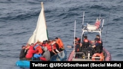 Cubanos interceptados por la Guardia Costera en el estrecho de la Florida (USCG).