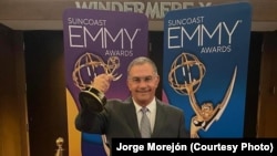 Jorge Morejón recibe Emmy regional. (Foto: Cortesía del entrevistado)