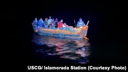 Cubanos detenidos a unas 50 millas al sureste de Key Largo, Florida, el 13 de diciembre de 2022. (Foto: USCG/ Islamorada Station)