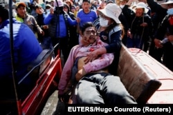 Un hombre herido en las protestas de Juliaca, Perú, el 9 de enero de 2023, exigiendo elecciones y la liberación de Pedro Castillo.