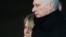 El gobernante cubano Miguel Díaz-Canel y su esposa, Lis Cuesta Peraza, durante la visita oficial a Rusia.  (AP/Alexander Zemlianichenko, Pool)