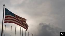 La bandera estadounidense ondea en la Embajada de Estados Unidos en La Habana, (AP/Ramón Espinosa, Archivo)