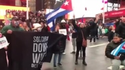 Cubanos cantan la Guantanamera en el Times Square de NY por los presos políticos cubanos