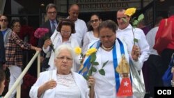Opositores acompañan a Damas de Blanco en el exilio