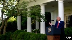 El presidente Trump en los Jardines de la Casa Blanca.