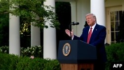 El presidente Trump en los Jardines de la Casa Blanca.