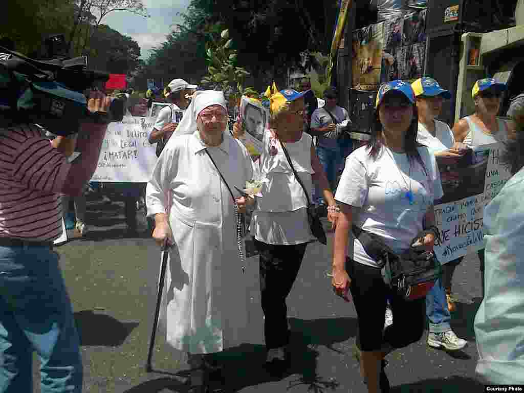 Mujeres opositoras marcharon el miércoles para condenar los excesos de la Guardia Nacional en el control de las manifestaciones. Imagen proporcionada por Josmir Gutierrez, Coordinadora Juvenil Nacional ABP