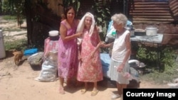 En julio de 2018, la Dama de Blanco Hortensia Alfonso Vega fue desalojada brutalmente de la vivienda que tenía arrendada en Cárdenas, Matanzas. La activista de 50 años terminó en la calle junto a su madre Lidia Vega de la Fe de 88 años y Cira Vega, su tía de 79 años.