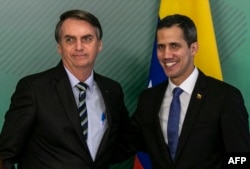 Jair Bolsonaro, presidente de Brasil, y Juan Guaidó