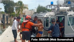 Balseros cubanos rescatados por las autoridades mexicanas