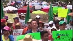 Maestros y sindicalistas mexicanos en protesta por cambios del gobierno a la enseñanza