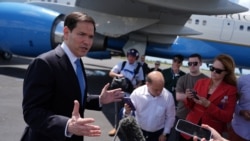 El secretario de Estado Rubio habla con la prensa antes de abordar su avión, en la Base de la Reserva Aérea de Homestead, en Florida. 