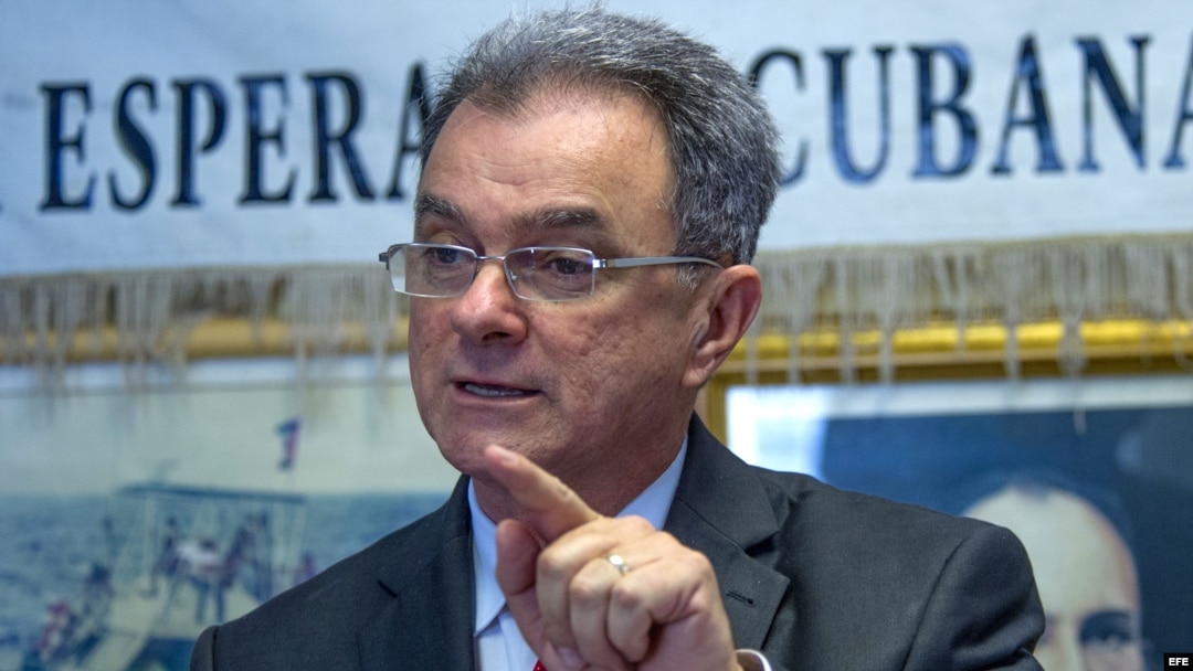El presidente del Movimiento Democracia, Ramón Saúl Sánchez, habla en rueda de prensa sobre el traspaso de la Presidencia en Cuba.