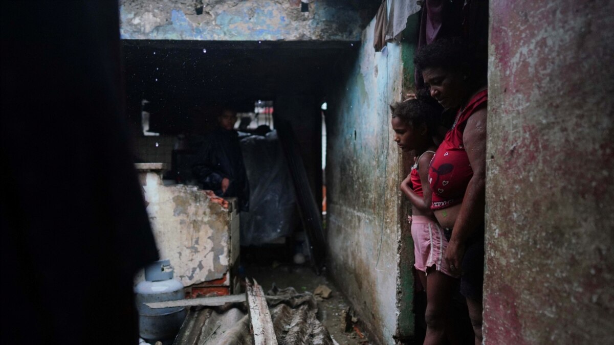 Cubanos se sienten desprotegidos y denuncian que los han dejado sin luz, sin  agua y sin alimentos (FOTOS + VIDEO)