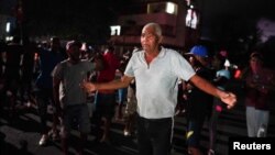 Los cubanos volvieron a salir a las calles a protestar el viernes 30 de septiembre. Tropas paramilitares y policías fueron movilizadas para enfrentar a los manifestantes. (Foto: REUTERS/Alexandre Meneghini)