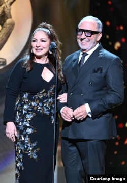 Gloria Estefan y Emilo Estefan en los premios La Musa