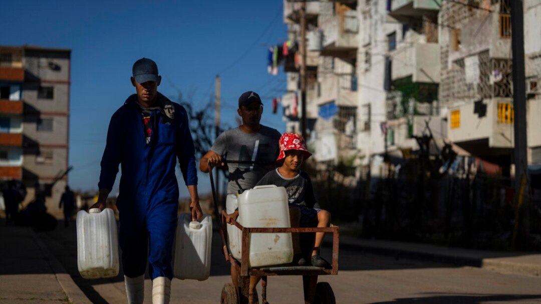 La falta de agua potable en Cuba, peor que nunca tras el huracán y los apagones