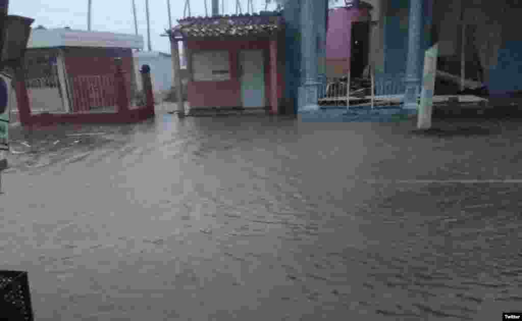 Inundaciones en San Juan y Martínez, Pinar del Río. (Foto: @cubadebatecu)