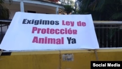 Imagen de archivo de una protesta frente a las instalaciones de Zoonosis en La Habana. (Foto Facebook: Cuba contra el Maltrato Animal)