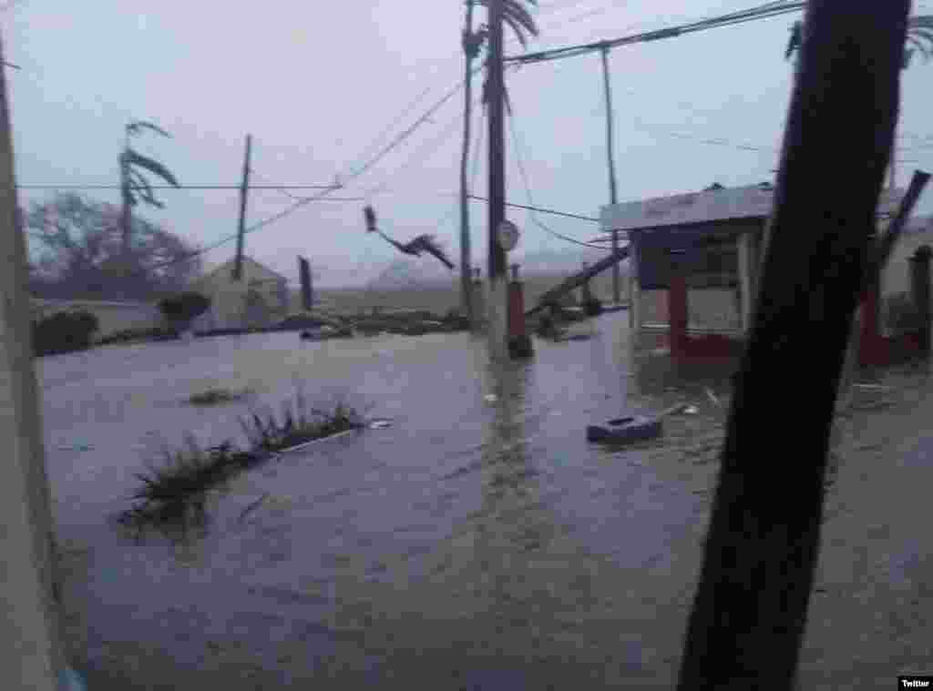 Inundaciones en San Juan y Martínez, Pinar del Río. (Foto: @cubadebatecu)