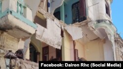 Foto de archivo: La fachada frontal afectada por un derrumbe en un edificio familiar de la calle Refugio, entre Prado y Morro, en La Habana Vieja. Noviembre, 2022.
