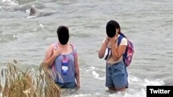 Las dos cubanas rescatadas por agentes de la Patrulla Fronteriza en el Río Grande. (Foto: @USBPChiefRGV)