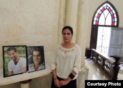 Rosa María Payá en iglesia donde se celebró la misa por su padre, el líder opositor Oswaldo Payá, y el activista Harold Cepero.