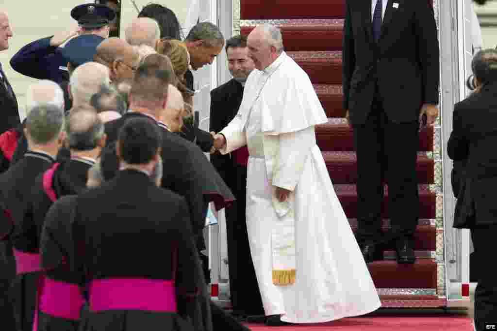 El papa Francisco saluda a representantes de la Iglesia católica de Estados Unidos