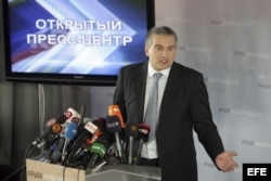 Archivo - El primer ministro crimeo Sergey Aksyonov ofrece una rueda de prensa en Simferópol (Ucrania) el 14 de marzo de 2014.