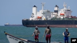 Un petrolero frente a la costa de Punta Cardón, Venezuela, el 14 de enero de 2026. (Foto AP/Matias Delacroix)