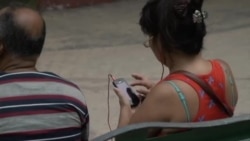 Cubanos anhelan tener internet en los celulares