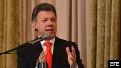 El presidente de Colombia, Juan Manuel Santos, habla hoy, lunes 2 de diciembre de 2013, durante un evento de la Cámara de Comercio Colombo Americana en Miami (EE.UU.). 