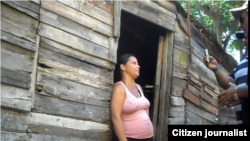 Reporta Cuba. Ciudadana en Holguín espera ayuda del Gobierno. 