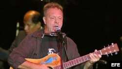 El cantautor argentino León Gieco.