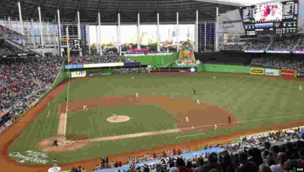 La gerencia de los Marlins trabaja en conjunto con Radio Mart&iacute; en un esfuerzo por llevar los partidos a la audiencia en Cuba.&nbsp;&nbsp; 