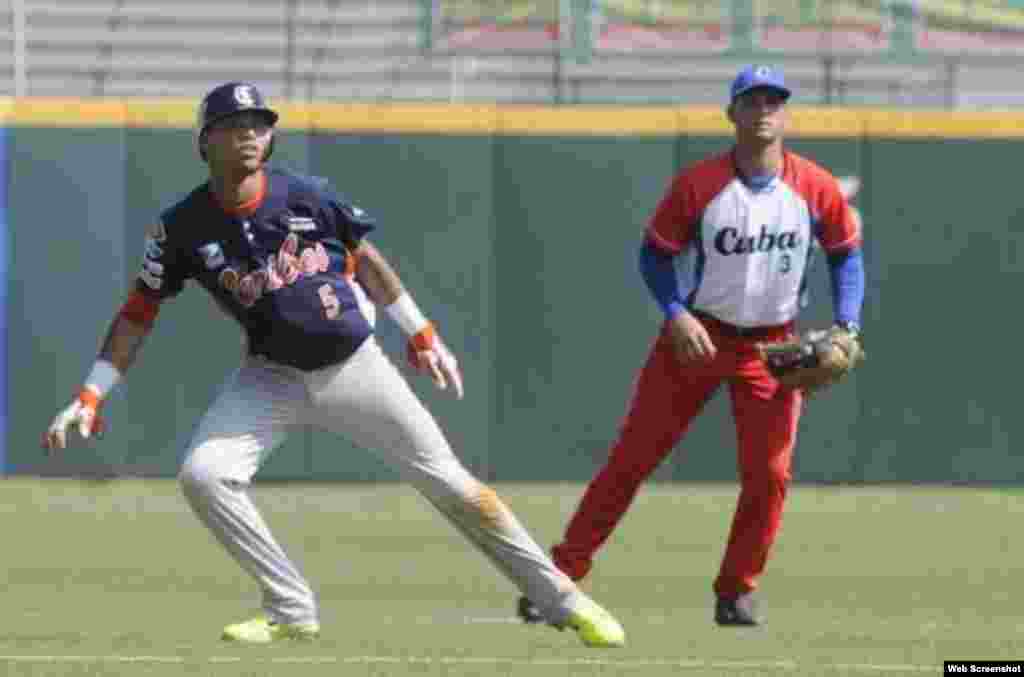 Vegueros contra Caribes en la Serie del Caribe 2015.