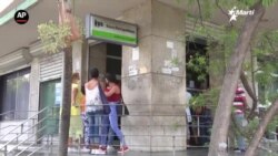 Info Martí | El régimen cubano intenta paliar el malestar social con créditos en pesos nacionales