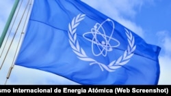 Bandera del Organismo Internacional de Energía Atómica, adscrito a la ONU.